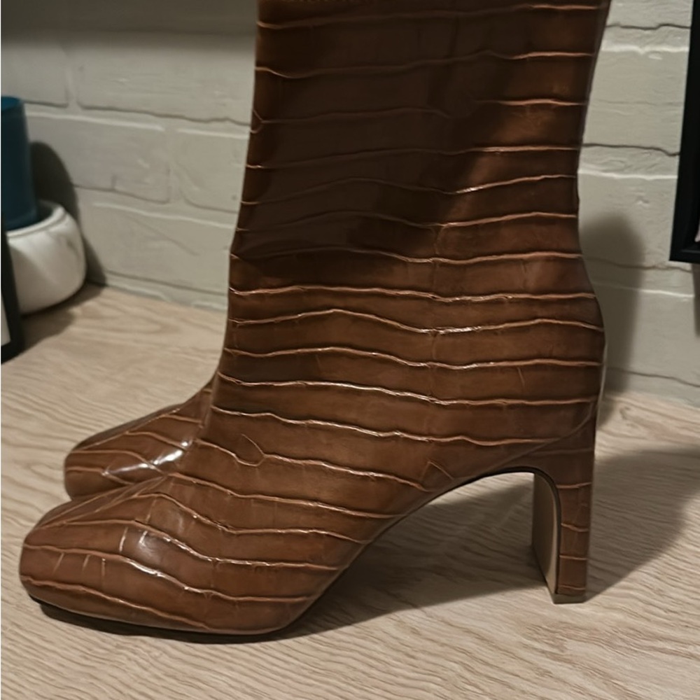 Forever 21 Brown Heeled Boots Minimalist Design
